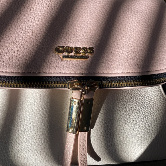 🛑SOLD🛑 GUESS Women’s top handle flap bag - Picture 3 of 10